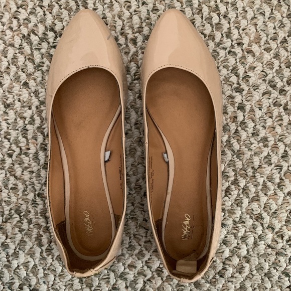 Nude flats with gold details - Picture 2 of 2